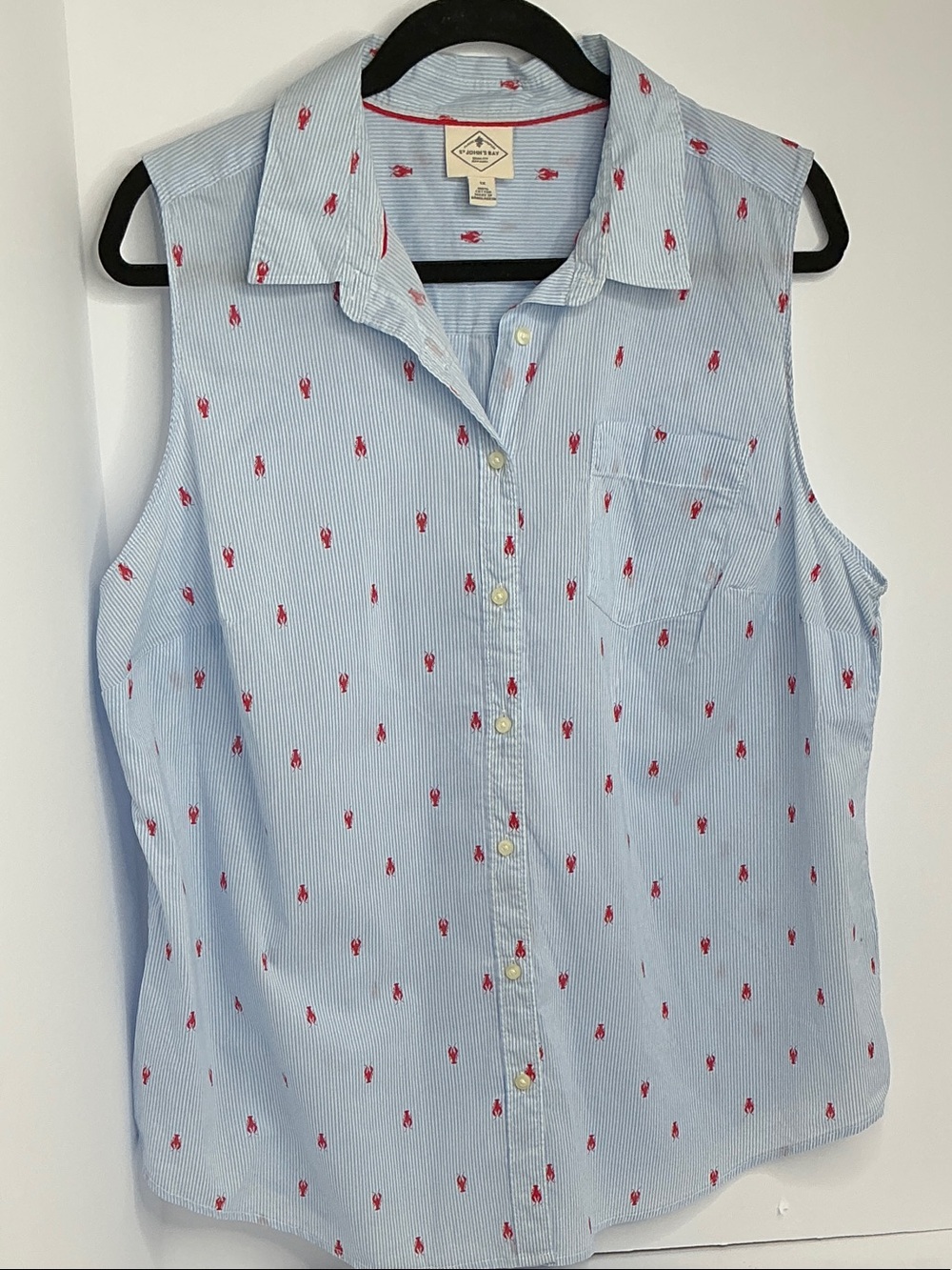 St. John's Bay Light Blue Sleeveless Button-Up Blouse with Red Lobster Print